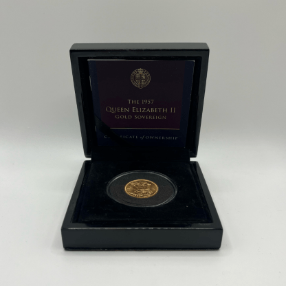 1957 Queen Elizabeth II Gold Sovereign - Image 3
